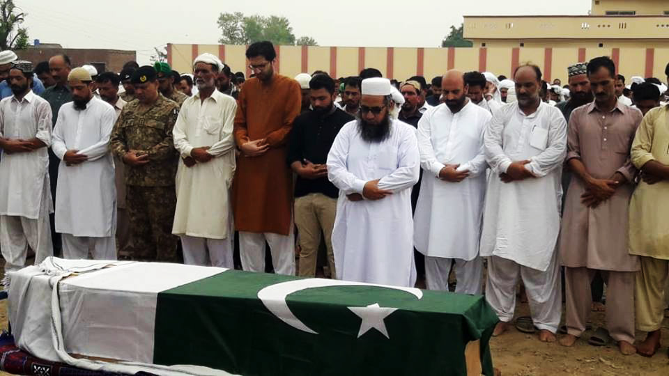 پاک فوج کے شہید سپاہی احتشام علی کی نماز جنازہ میں احمد اقبال صاحب کی شمولیت
