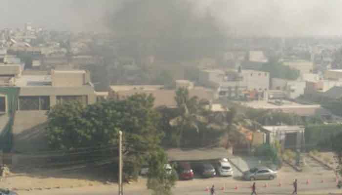 کراچی قونصلیٹ پر حملہ کرنے والے تینوں دہشتگرد اپنے انجام کو پہنچ گئے، چینی سفارتکار محفوظ، دو پولیس اہلکار شہید