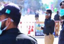 کراچی میں کورونا کے بڑھتے کیسز، ماسک نہ پہننے والے پولیس اہلکار وافسران پر بھی جرمانہ لاگو