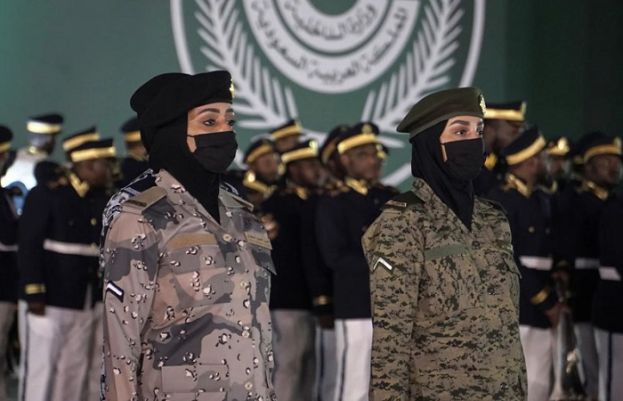 سعودی عرب میں بڑی تبدیلی، خواتین کی پہلی بار فوجی پریڈ میں شرکت