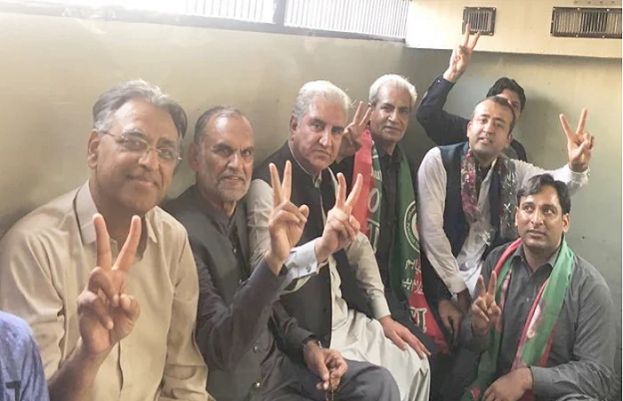 جیل بھرو تحریک: گرفتار پی ٹی آئی رہنماؤں کے اہلخانہ نے عدالت سے رجوع کرلیا