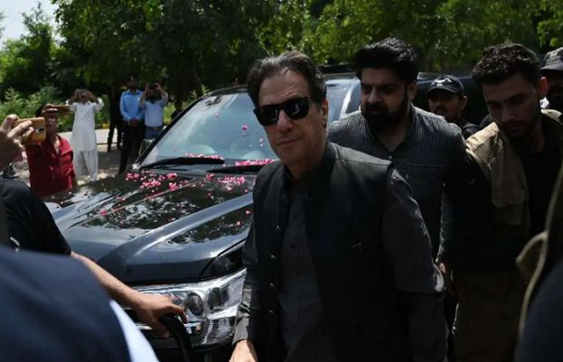 عمران خان کی گاڑی کو لاہور ہائیکورٹ کے احاطے میں داخلے کی اجازت مسترد