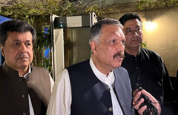 اعجاز الحق ساتھیوں سمیت پی ٹی آئی میں شامل