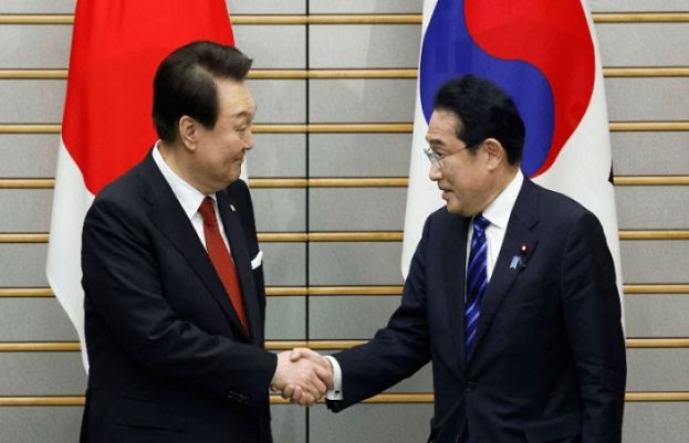 جنوبی کوریا کے صدر کی جاپان کے وزیراعظم فومیو کشیدا سے ملاقات کی، تعلقات اور رابطوں کی بحالی پر اتفاق