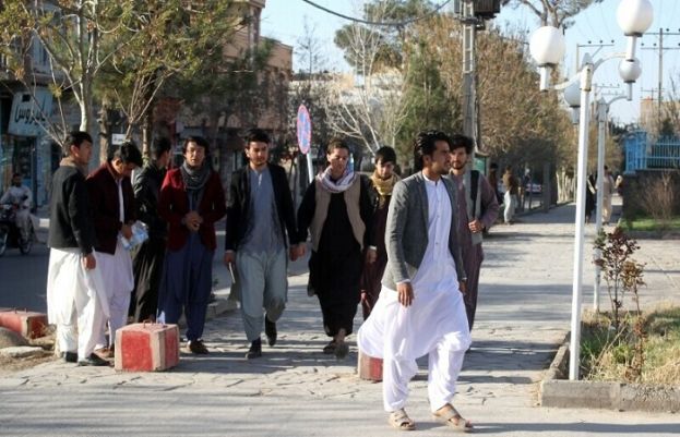 افغانستان میں یونیورسیٹیز کھل گئیں، طالبان نے طالبات کو داخل ہونے سے روک دیا