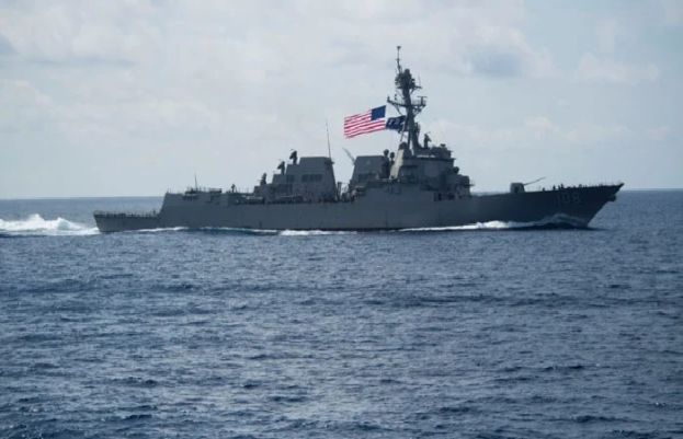 چینی فوج کا بحیرہ جنوبی چین سے امریکی جہاز کو بھگانے کا دعویٰ