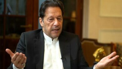 مجھے ہٹانے کی ہر ممکن کوشش کی جا رہی ہے: عمران خان