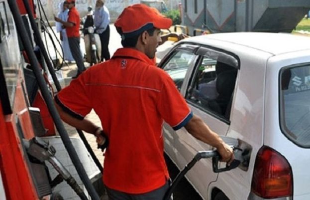 پیٹرول کی فی لیٹر قیمت میں ایک بار پھر بڑا اضافہ