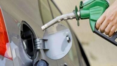حکومت نے پیٹرول کی فی لیٹر قیمت میں 8 روپے کمی کا اعلان کر دیا