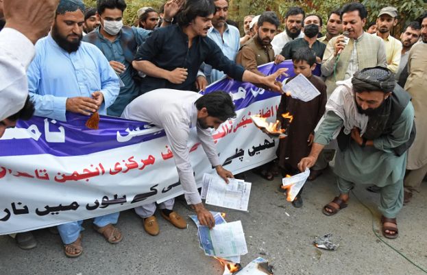 مہنگی بجلی کے خلاف مختلف شہروں میں ہڑتال، مظاہرے جاری