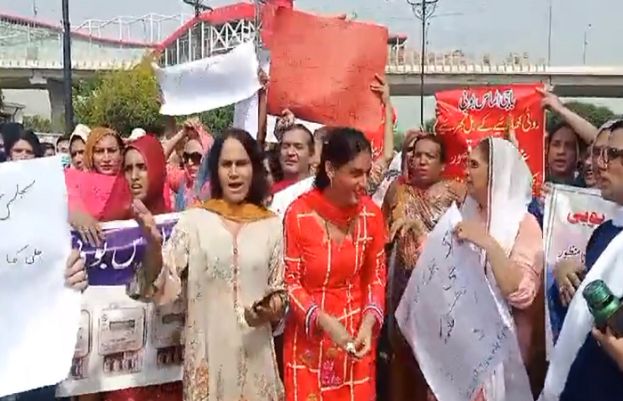 راولپنڈی: بجلی کے بھاری بل اور مہنگائی کیخلاف خواجہ سرا بھی سڑکوں پر