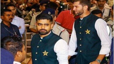 پاکستانی کرکٹرز کا بھارت میں شاندار استقبال، ہزاروں شائقین کرکٹرز کی ایک جھلک دیکھنے کو بیتاب