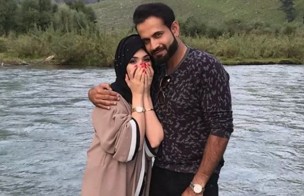 عرفان پٹھان نے شادی کی آٹھویں سالگرہ پر اہلیہ کا چہرہ دکھا دیا