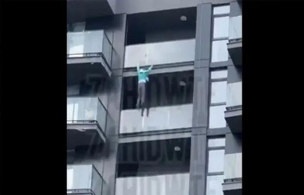 15 ویں منزل سے چھلانگ لگانے والا شخص کیسے زندہ بچ گیا؟ جانیے وجہ