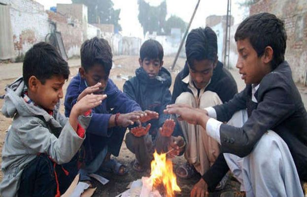 کراچی: سردی کی شدت میں اضافہ، کم سے کم درجہ حرارت کتنا رہ سکتا ہے؟