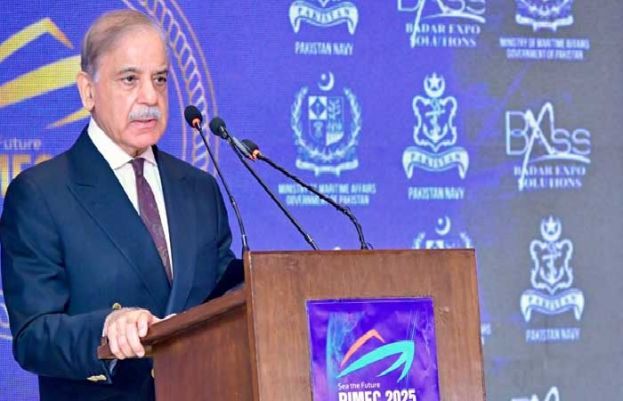 پاک بحریہ ہمارے قومی دفاع کے آرکیٹیکچر میں ہمیشہ ایک مضبوط ستون کے مانند کھڑی رہی ہے: وزیراعظم