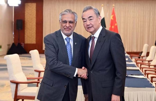 نائب وزیراعظم اسحاق ڈار کا چینی وزیر خارجہ سے رابطہ، خطے کی موجودہ صورت حال پر تبادلہ خیال