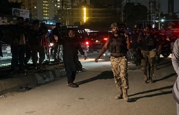 کراچی میں پاکستان رینجرز کے کیمپ پر حملہ؛ بھارتی حمایت یافتہ تنظیم کے 3 دہشتگرد ہلاک