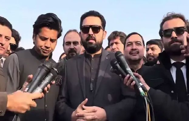 جب تک عمران خان کا نیا پیغام نہیں آتا، میں ہی وزیراعلیٰ رہوں گا: سہیل آفریدی