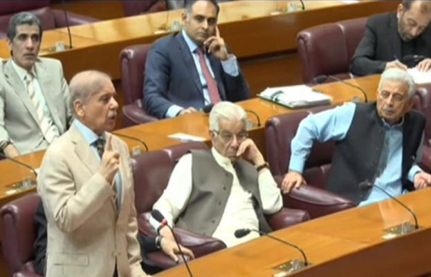 تمام سیاسی جماعتیں مل کر میثاقِ معیشت اور میثاقِ جمہوریت کی طرف بڑھیں تاکہ ملک کو سیاسی اور معاشی استحکام دیا جا سکے: وزیراعظم