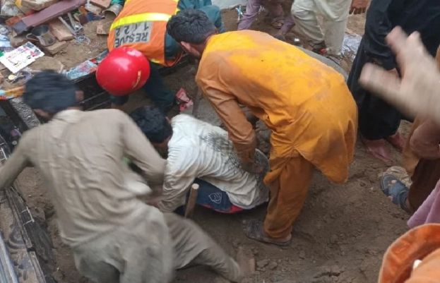 لاہور میں ٹیوشن سینٹر کی چھت گرنے سے ملبے تلے دب کر 14 بچے جاں بحق