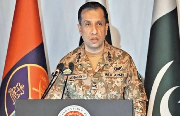 دہشت گردوں سے بات چیت کی کوئی گنجائش نہیں، اب ہتھیار ڈالنے ہوں گے: ڈی جی آئی ایس پی آر