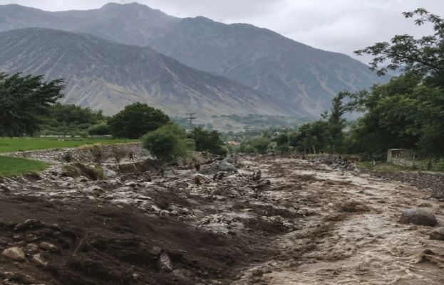 گلگت بلتستان؛ دیامر میں سیلابی ریلوں سے متعدد مکانات، رابطہ پل اور واٹرچینلز تباہ، شاہراہِ قراقرم بند