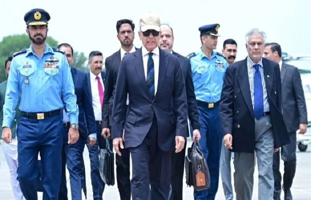 شہید آیت اللہ علی خامنہ ای کی نمازِ جنازہ میں شرکت کیلیے وزیراعظم ایران روانہ