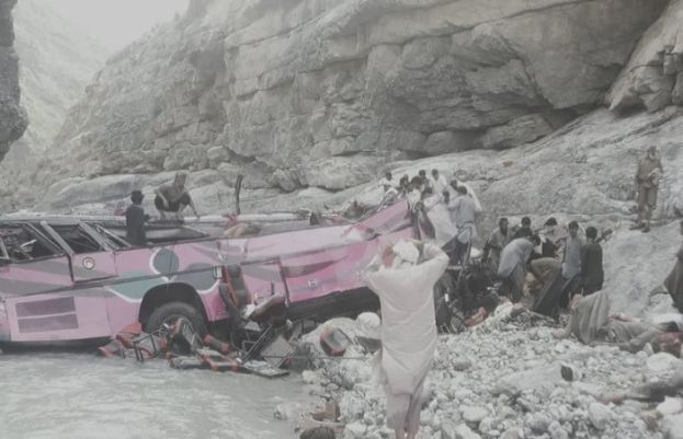 ژوب میں مسافر بس گہری کھائی میں جاگری، 40 افراد جاں بحق