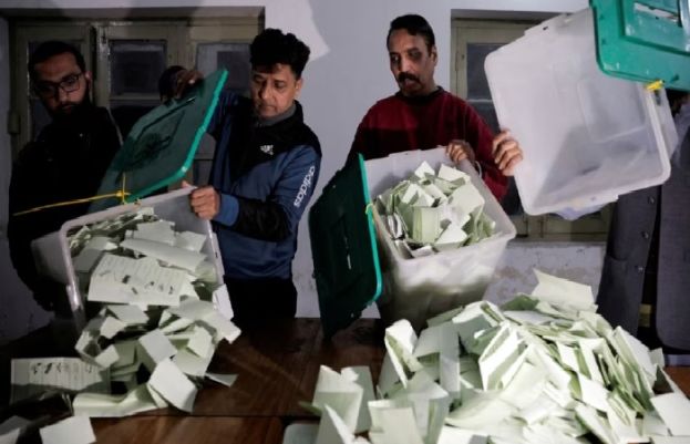 آزاد کشمیر قانون ساز اسمبلی انتخابات: 13 حلقوں میں سے 5 کے نتائج مکمل، ن لیگ 3 اور پی پی 2 پر کامیاب