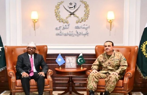 فیلڈ مارشل سید عاصم منیر سے صومالیہ کے وزیر دفاع کی ملاقات، دونوں ممالک کا دفاعی تعاون مزید مضبوط بنانے پر اتفاق