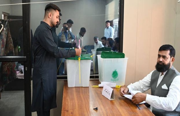 آزاد کشمیر انتخابات، مختلف مقامات پر پی پی اور ن لیگ میں تصادم، ایک کارکن جاں بحق