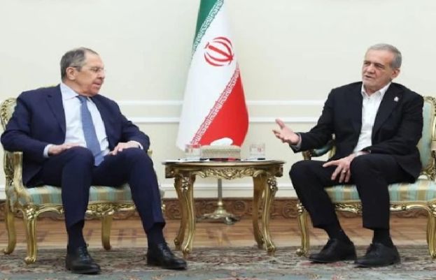 روسی وزیر خارجہ ایران پہنچ گئے، ایرانی صدر اور عباس عراقچی سے اہم ملاقاتیں کریں گے