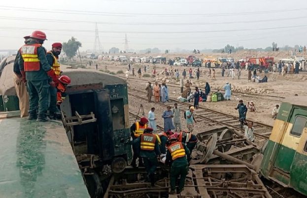 رحمان بابا ٹرین حادثے میں جاں بحق افراد کی تعداد 6 ہوگئی، 30 زخمی