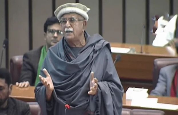 قومی اسمبلی میں اپوزیشن لیڈر محمود اچکزئی کو تبدیل کرنے کی تجویز، پی ٹی آئی کور کمیٹی اجلاس کی اندرونی خبر سامنے آگئی